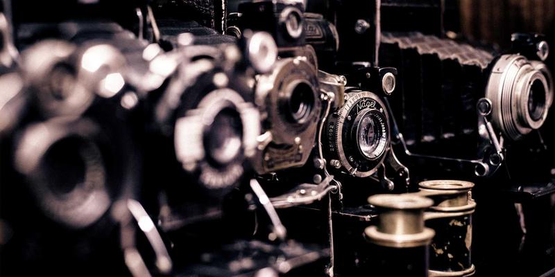 专业发型设计指南：染发后受损发质的修复流程与造型产品搭配建议