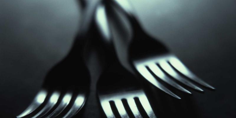 专业美发造型工具深度评测：从吹风机到卷发棒的选购与使用技巧 | 造型课程精华