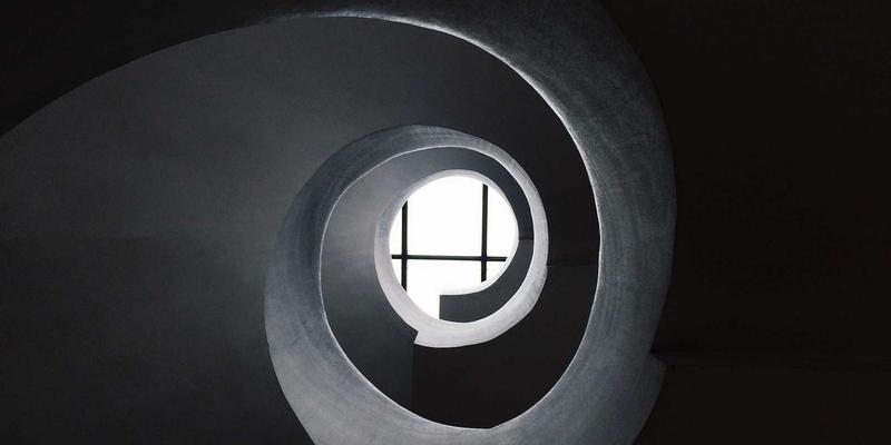 从技艺到艺术：美发造型师如何通过发型设计与持续培训塑造潮流