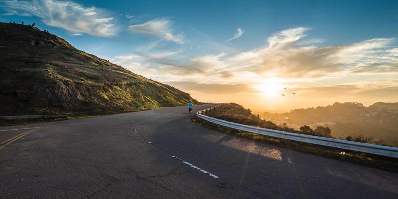 儿童发型设计全攻略：专业美发师教你如何让小朋友安静配合剪发与染发