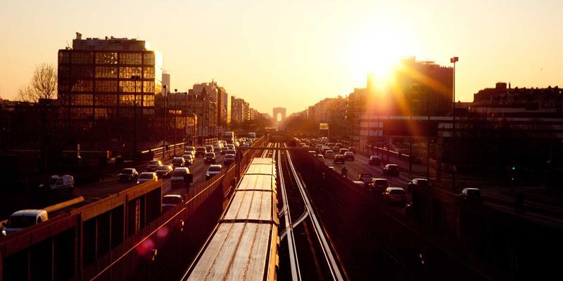 男士发型设计专精：2024剪发与染发趋势及造型技巧深度解析